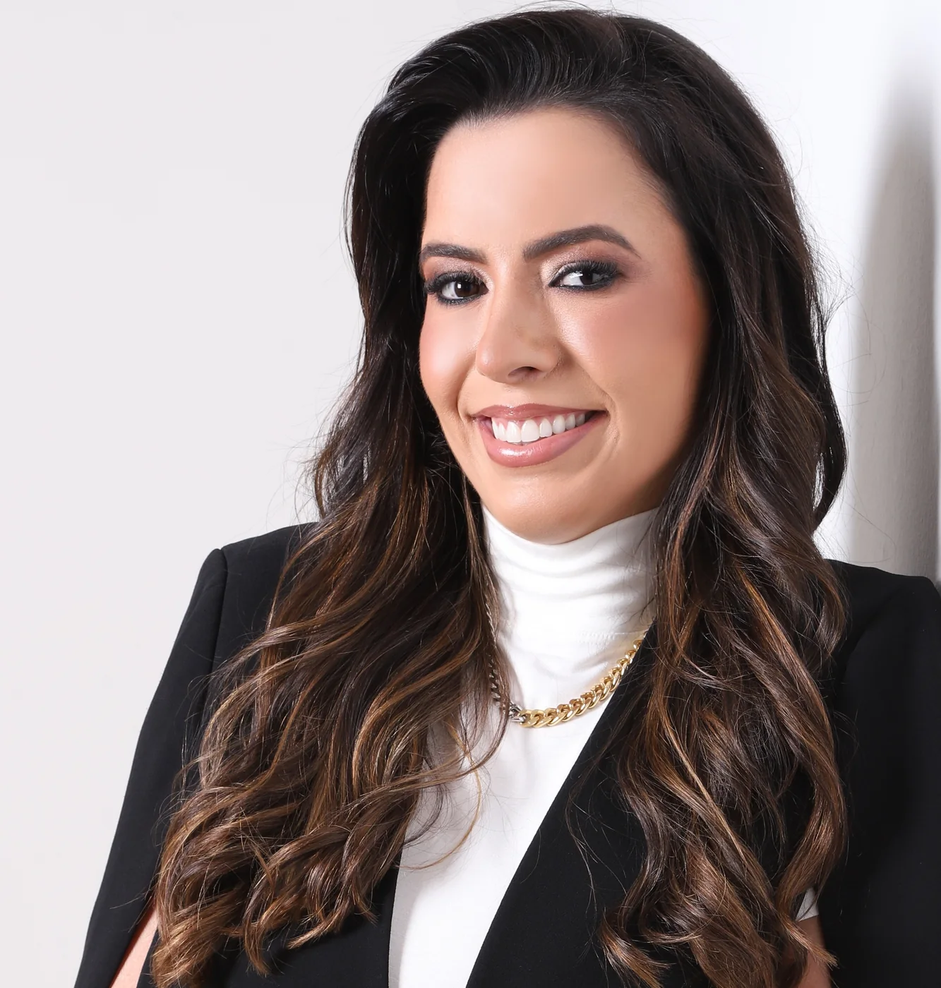 Retrato profissional de Gabriela Ferreira publicado no site oficial